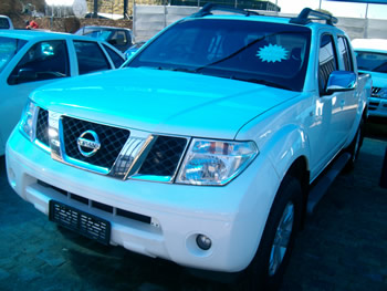 A clean and Professionally repaired Nissan Navara 4.0 V6 2X4.This Double Cab is very nice.